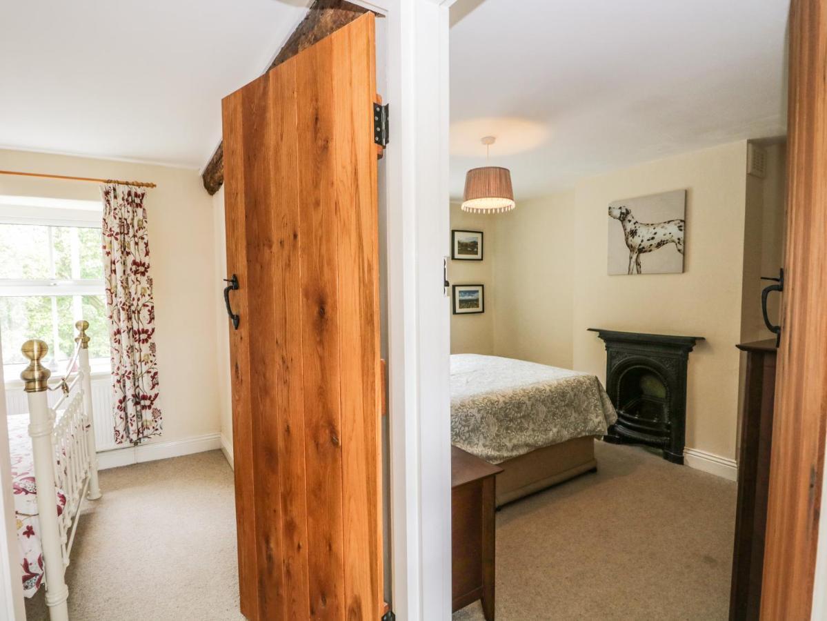 Mulberry Cottage Grange-over-Sands ภายนอก รูปภาพ