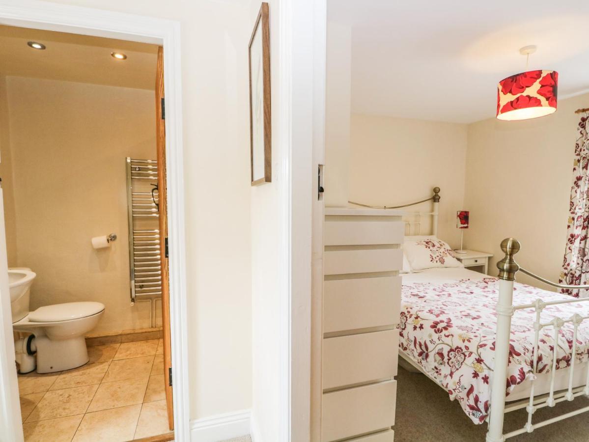 Mulberry Cottage Grange-over-Sands ภายนอก รูปภาพ